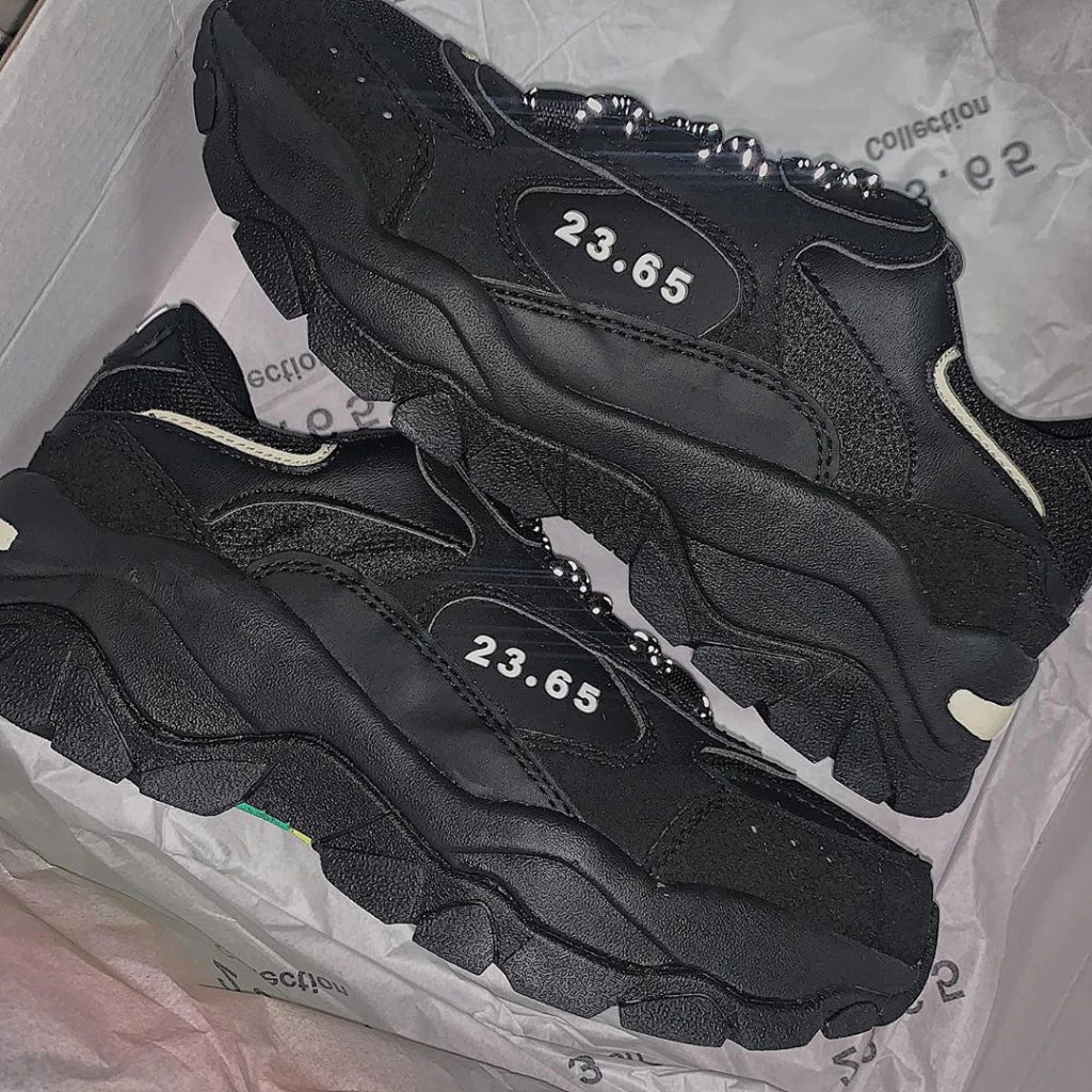 23.65 V2 黑色老爹鞋