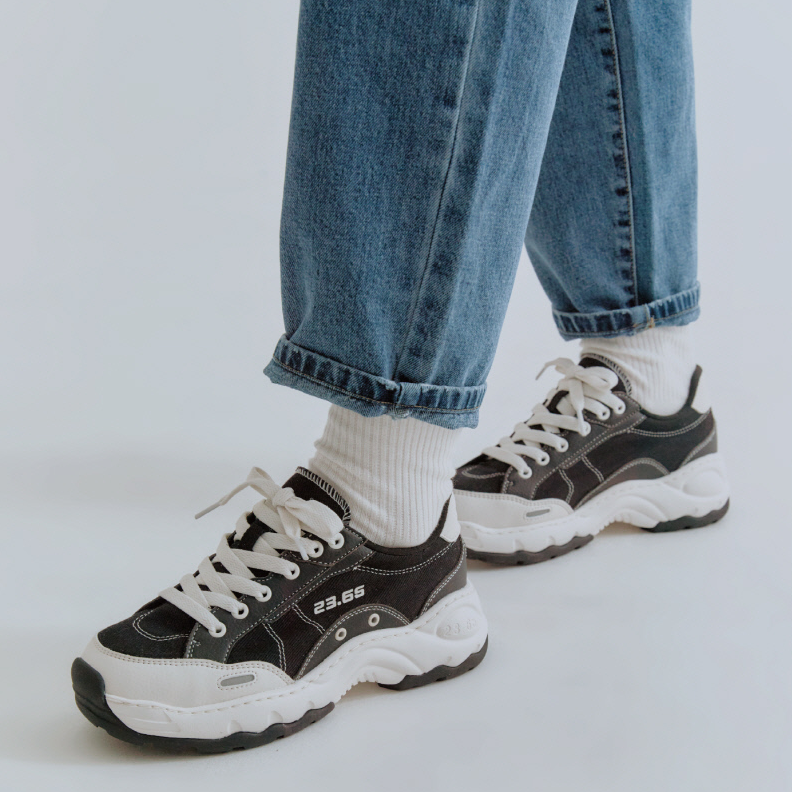 23.65 V2 Vebe 黑色老爹鞋