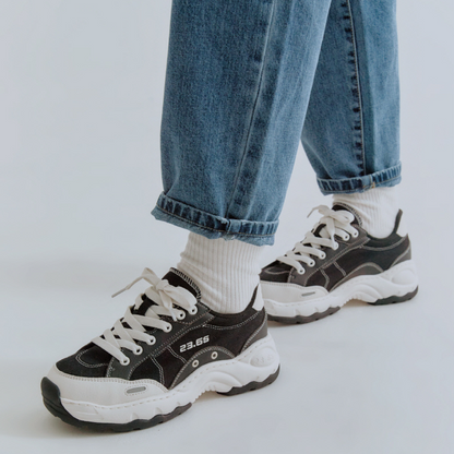 23.65 V2 Vebe 黑色老爹鞋